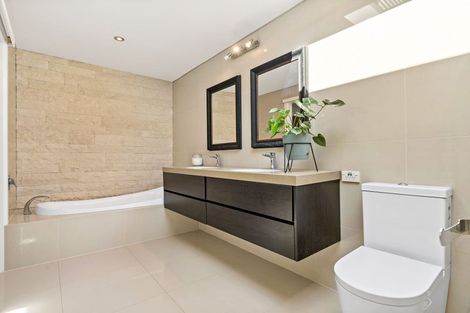 Photo of property in 20 De Luen Avenue, Tindalls Beach, Whangaparaoa, 0930