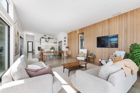 Photo of property in 5 Royal Crescent, Papamoa, 3118