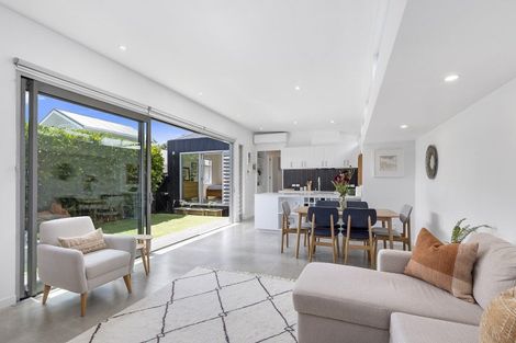 Photo of property in 20 Mantell Street, Seatoun, Wellington, 6022