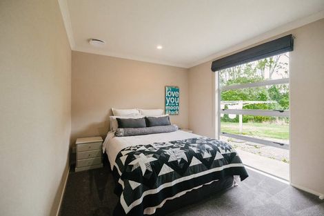 Photo of property in 8 Titirangi Drive, Fitzherbert, Palmerston North, 4471