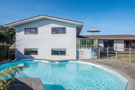 Photo of property in 92 Eatwell Avenue, Paraparaumu Beach, Paraparaumu, 5032