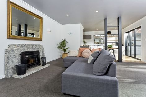 Photo of property in 1/204 Beach Haven Road, Beach Haven, Auckland, 0626