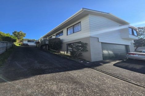 Photo of property in 1/12 Woodall Place, Totara Vale, Auckland, 0627