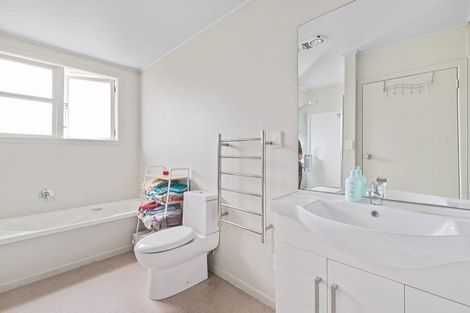 Photo of property in 22a Rewarewa Road, Te Atatu Peninsula, Auckland, 0610