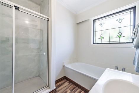 Photo of property in 33 Farquhars Road, Redwood, Christchurch, 8051