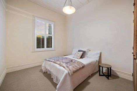 Photo of property in 5 Queen Street, Northcote Point, Auckland, 0627