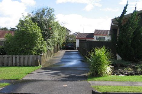 Photo of property in 2/11 Parramatta Place, Botany Downs, Auckland, 2010