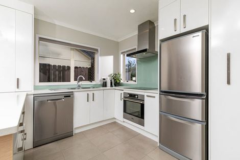 Photo of property in 8 Lucienne Drive, Ranui, Auckland, 0612