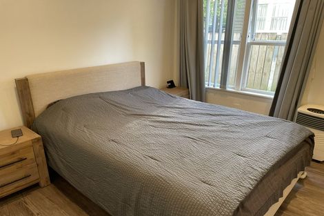 Photo of property in 14 Yeovil Road, Te Atatu Peninsula, Auckland, 0610