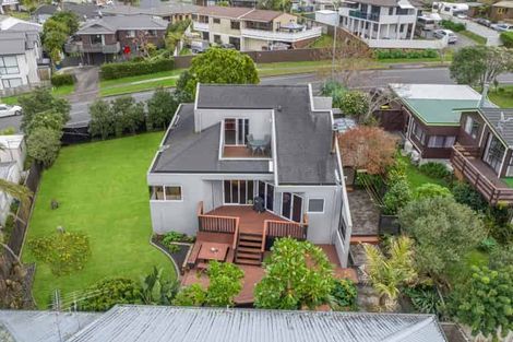 Photo of property in 18 Marina View Drive, West Harbour, Auckland, 0618