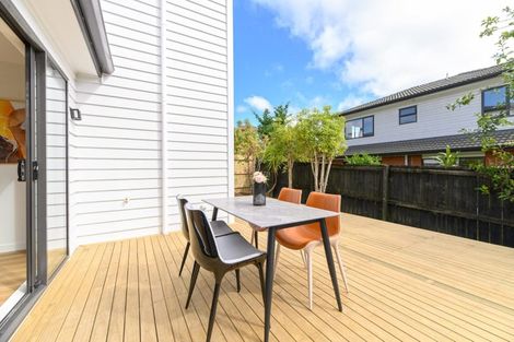 Photo of property in 15a Koromiko Street, New Lynn, Auckland, 0600