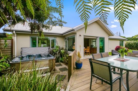 Photo of property in 5a Tui Grove, Oakura, 4314