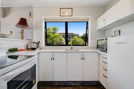 Photo of property in 1/213 Hibiscus Coast Highway, Red Beach, 0932