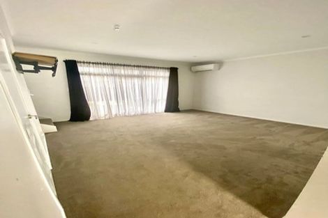 Photo of property in 5 Pukewhero Rise, Westgate, Auckland, 0614