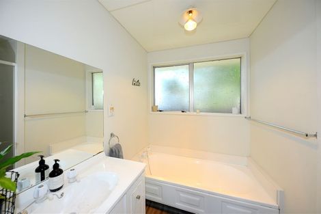 Photo of property in 3 Clivedon Place, Redwood, Christchurch, 8051