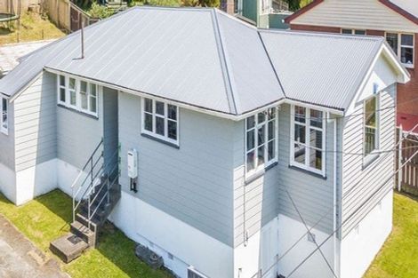 Photo of property in 37a Victory Crescent, Tawa, Wellington, 5028