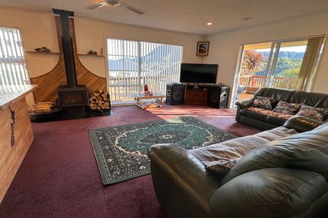 Photo of property in 4 Collins Place, Picton, 7220