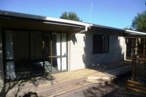 Photo of property in 3 Thalia Place, Totara Vale, Auckland, 0629