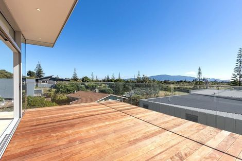 Photo of property in 20a Queens Road, Waikanae Beach, Waikanae, 5036