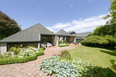 Photo of property in 18 Highland Place, Avonhead, Christchurch, 8042