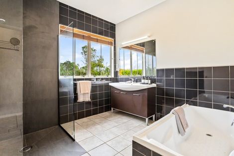 Photo of property in 246 State Highway 16, Kumeu, 0892