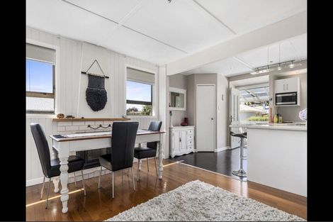 Photo of property in 22 Queen Road, Bellevue, Tauranga, 3110