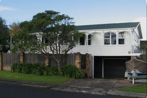Photo of property in 2a Waller Avenue, Bucklands Beach, Auckland, 2012