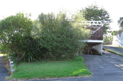 Photo of property in 6 Halcombe Place, Green Bay, Auckland, 0604