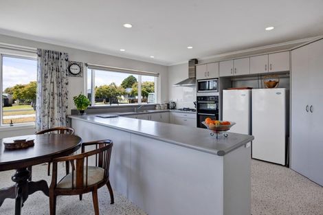 Photo of property in 8 Mahoe Street, Strandon, New Plymouth, 4312