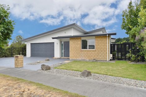 Photo of property in 23 Papaumu Green, Parklands, Christchurch, 8083
