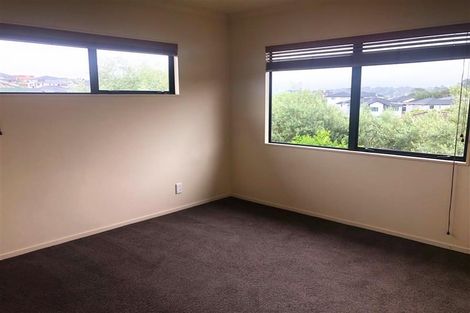 Photo of property in 17 Medallion Drive, Oteha, Auckland, 0632