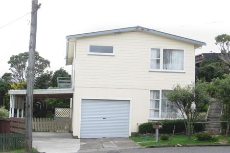 Photo of property in 23 Griffiths Grove, Newlands, Wellington, 6037