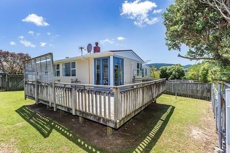 Photo of property in 32 Davidson Crescent, Tawa, Wellington, 5028