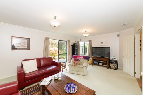 Photo of property in 24 Greenwood Place, Fitzherbert, Palmerston North, 4410