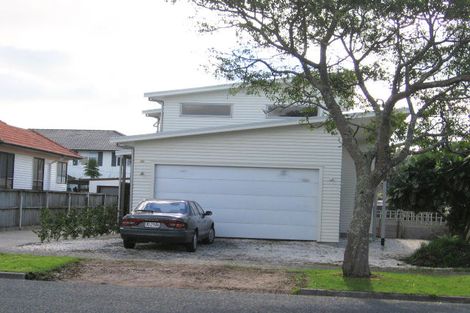 Photo of property in 2/15 Eastern Beach Road, Eastern Beach, Auckland, 2012