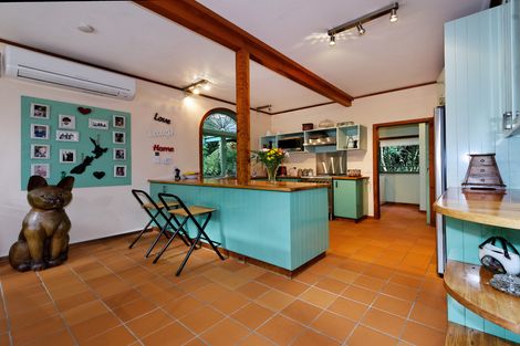 Photo of property in 6 Cochran Road, Oratia, Auckland, 0604