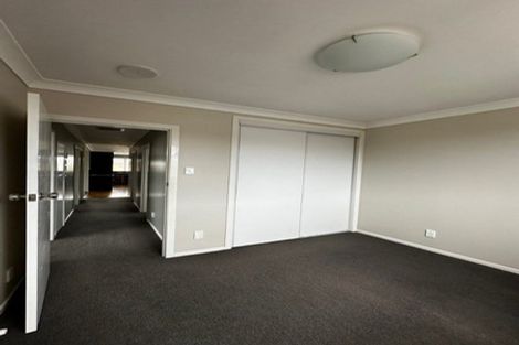 Photo of property in 100 Flanshaw Road, Te Atatu South, Auckland, 0610