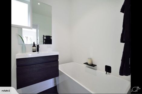 Photo of property in 2/40a Blakeborough Drive, Forrest Hill, Auckland, 0620