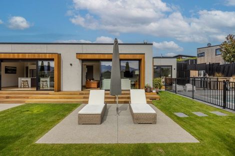 Photo of property in 16 Sapphire Spring Rise, Wanaka, 9305