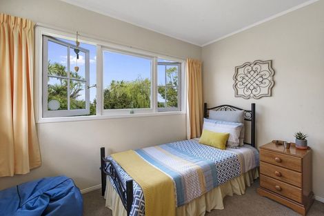 Photo of property in 13 Chatham Avenue, Paremoremo, Auckland, 0632