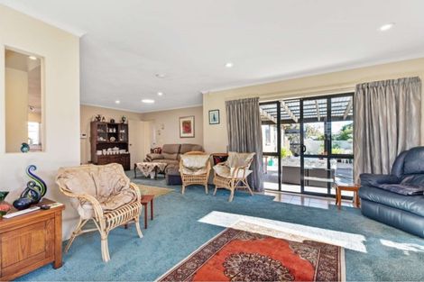 Photo of property in 74 Wairere Road, The Gardens, Auckland, 2105