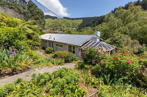 Photo of property in 18 Kiwi Crescent, Tawa, Wellington, 5028