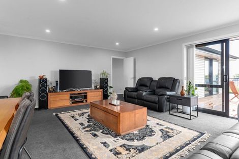 Photo of property in 32 Oralee Terrace, Peacocke, Hamilton, 3206