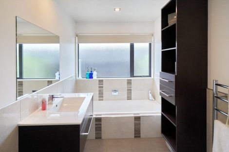 Photo of property in 43 Westpark Drive, Burnside, Christchurch, 8053