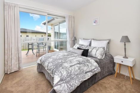 Photo of property in 22 Kilmacrennan Drive, Rosehill, Papakura, 2113