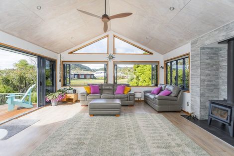 Photo of property in 13 Martin Place, Cooks Beach, Whitianga, 3591