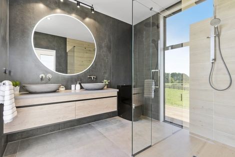 Photo of property in 5 Codlin Road, Waiuku, 2683