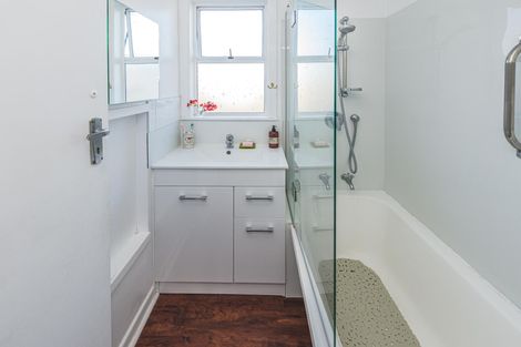 Photo of property in 28 Miro Street, Castlecliff, Whanganui, 4501