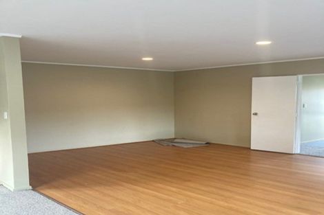 Photo of property in 15 Loughanure Place, Massey, Auckland, 0614