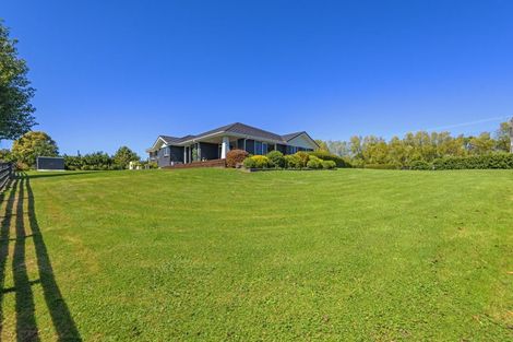 Photo of property in 2 Tutakarae Road, Kelvin Grove, Palmerston North, 4470